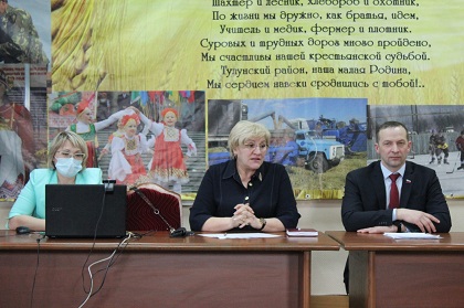 Лариса Егорова: Как можно больше общественных организаций должны включиться в работу совета по вопросам патриотического воспитания при ЗС