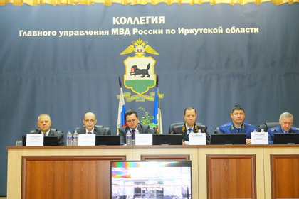 Сергей Сокол вручил благодарности Законодательного Собрания лучшим сотрудникам МВД Приангарья