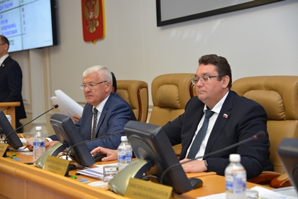 Законопроекты о привлечении медицинских кадров приняты в первом чтении на июньской сессии