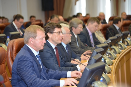 Блок законов в экономической и финансовой сфере рассмотрен Законодательным Собранием