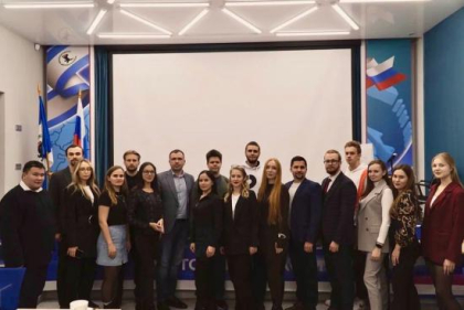 Председатель комитета ЗС Виталий Перетолчин встретился с депутатами Молодёжного парламента