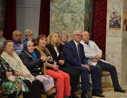 Праздничный концерт для ветеранов прошел в госпитале ветеранов войн и труда в Иркутске по инициативе Сергея Брилки 