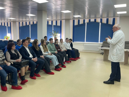 Экскурсию в медсанчасть ИАПО провели для школьников по федеральному проекту «Президентский маршрут» 