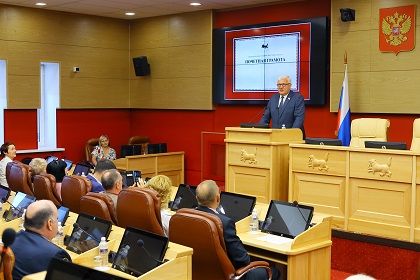 Церемония вручения нагрудных знаков к Почетной грамоте состоялась в Законодательном Собрании