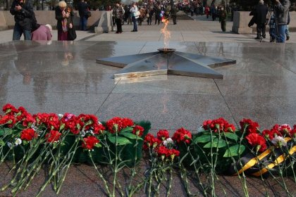 Депутаты приняли участие в праздничном шествии и параде, посвященным 70-летию Великой Победы