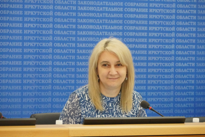 Наталья Дикусарова проверила капитальный ремонт школы и проектирование спортивного зала в посёлке Шиткино Тайшетского района