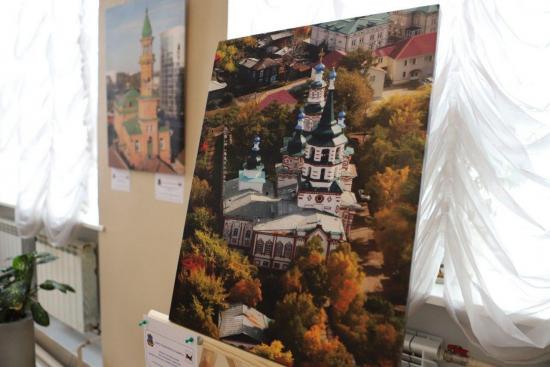 Кузьма Алдаров поддержал организацию фотовыставки о жизни в Прибайкалье, которую покажут жителям ЛНР