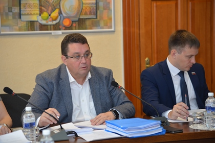 Вопросы защиты прав детей и развития детского здравоохранения на контроле депутатов Заксобрания
