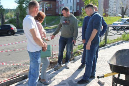 Депутаты ЗС проверили ремонт и благоустройство культурных и спортивных учреждений в Усть-Илимске