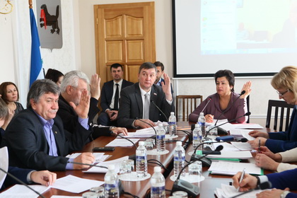 Вопросы о зарплате бюджетников и финансировании коррекционных школ подняли члены комитета по социально-культурному законодательству 