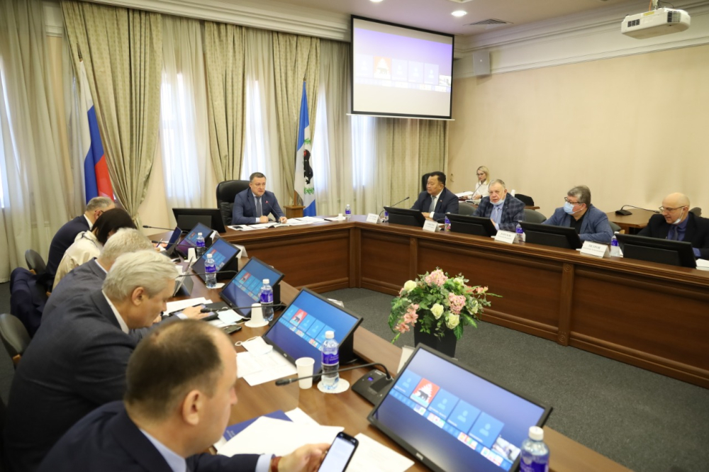 Муниципалитеты Приангарья поддержали инициативу депутатов ЗакСобрания об использовании копии Знамени Победы