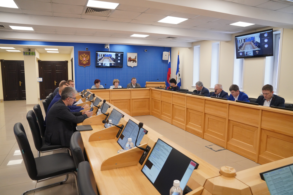 Комиссия по Регламенту согласовала 15 кандидатур для награждения Почетными грамотами ЗС