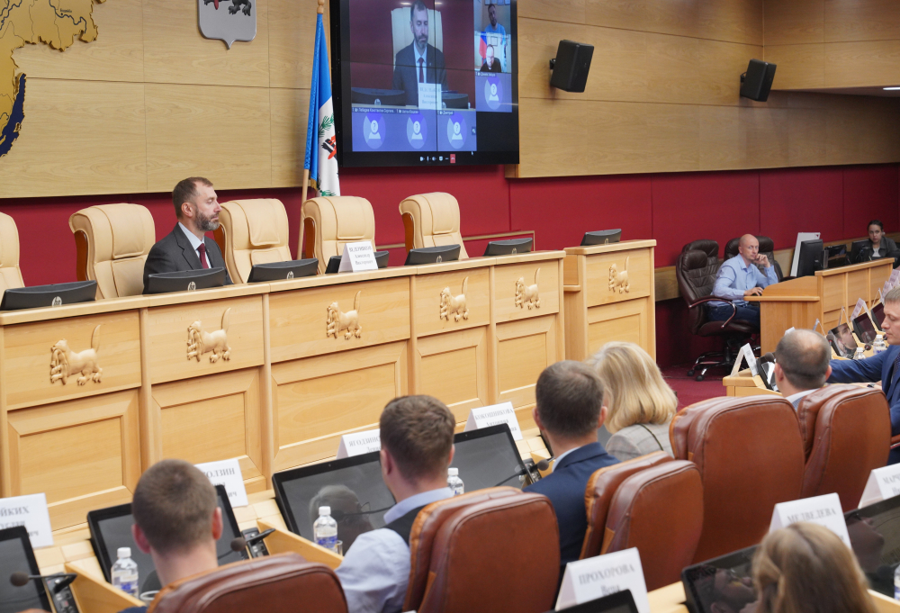 Развитие института семьи обсудили профильные комитеты ЗС и Молодежного парламента на панельной дискуссии 