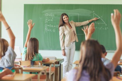 До 28 сентября в Иркутской области будет проходить конкурс творческих работ «Скажи спасибо учителю» - Ирина Синцова