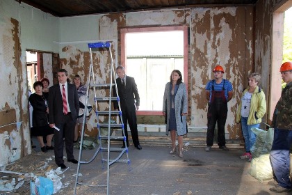 Ход ремонтных работ на социальных объектах Тайшета проверила Наталья Дикусарова
