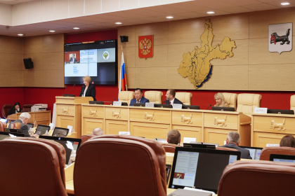 Александр Ведерников предложил разработать программу восстановления детских оздоровительных лагерей