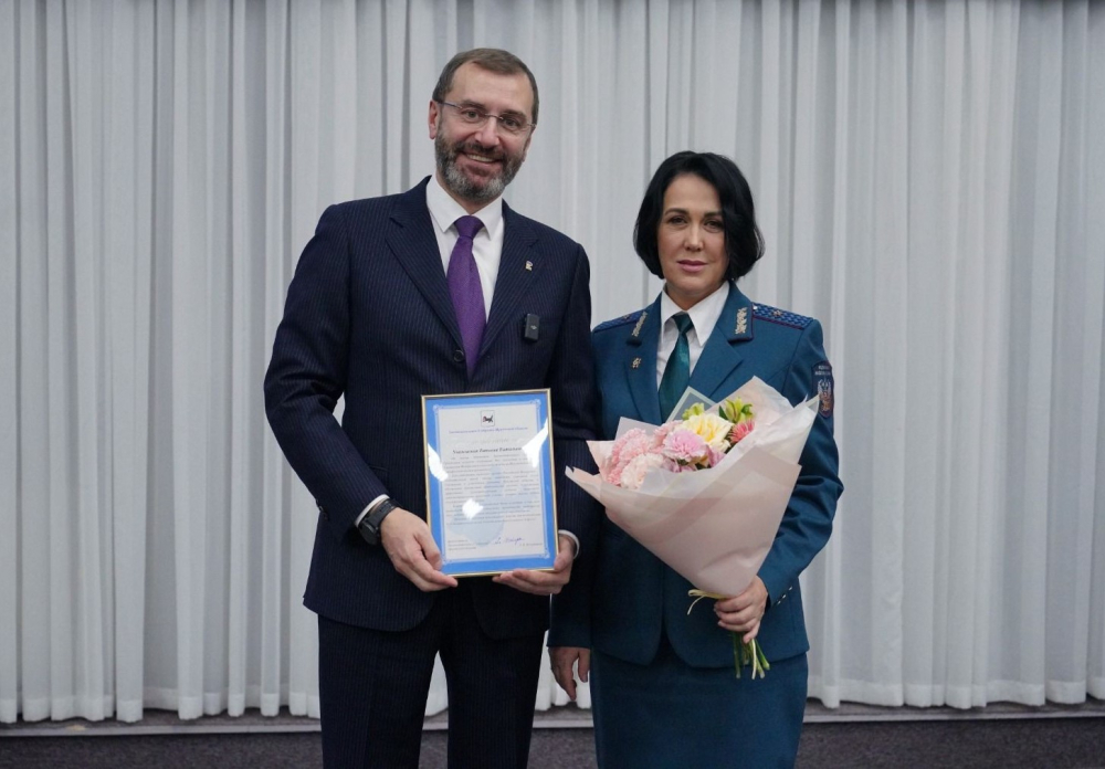 Александр Ведерников в преддверии профессионального праздника поздравил сотрудников налоговой службы Иркутской области