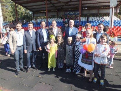 Сергей Брилка и Андрей Лабыгин поздравили жителей Синюшиной горы с днем рождения микрорайона