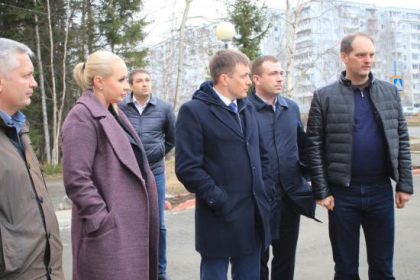 Виталий Перетолчин и Артём Лобков оценили ход ремонта дорог и общественных пространств в Усть-Илимске