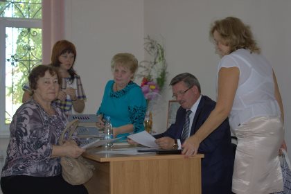 С вопросами по жилью, работе и соцзащите пришли жители Иркутской области к Игорю Милостных 