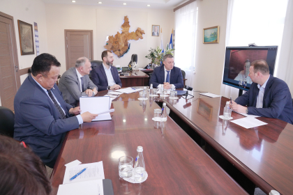 Игорь Кобзев и Александр Ведерников обсудили повестку мартовской сессии с руководителями фракций ЗС