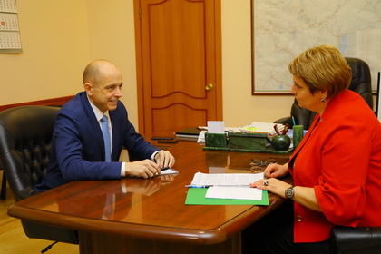 Ремонт аэропорта в Усть-Куте и строительство соц.объектов обсудили Сергей Сокол и мэр района Тамара Климина  