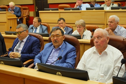 Приняты постановления о награждении почетными грамотами федерального значения