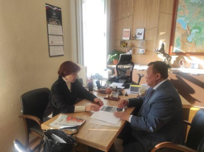 Кузьма Алдаров поддержал идею издания учебника байкаловедения для школ Иркутской области