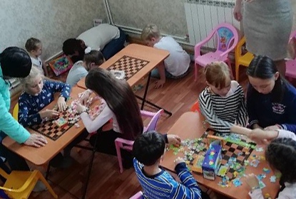 При содействии Антона Красноштанова консультации логопеда и юриста проводят в клубе активных родителей «Каркуша» в Иркутске