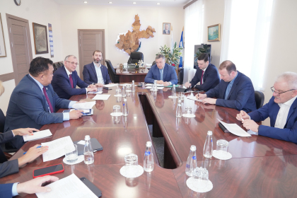 Игорь Кобзев и Александр Ведерников обсудили повестку апрельской сессии с руководителями фракций ЗС