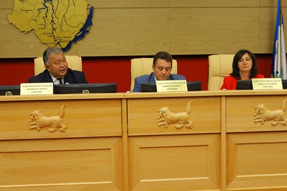 Обращение о необходимости вступления в силу закона о льготе по налогу на движимое имущество признано парламентским запросом