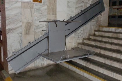 Евгений Бакуров помог приобрести подъемник для маломобильных пациентов больницы №3 Братска