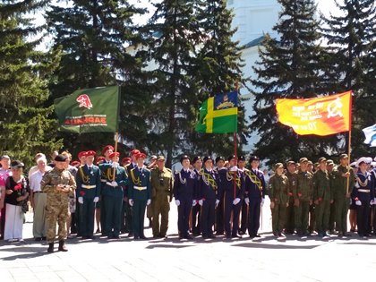 От имени депутатов Заксобрания Артем Лобков поприветствовал участников военно-спортивной игры «Зарница» 