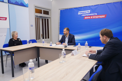 Александр Ведерников: вопросы помощи старшему поколению и участникам спецоперации на особом контроле депутатов ЗС