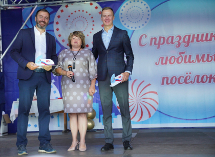 С юбилеем поселка Средний Усольского района поздравили жителей депутаты ЗС