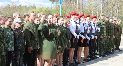 Лариса Егорова приобрела форму для юнармейцев Алгатуя