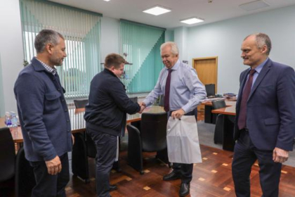 Развитие авиаотрасли и господдержку машиностроения обсудил депутат ЗС Александр Вепрев с участниками кадровой программы «Время героев»