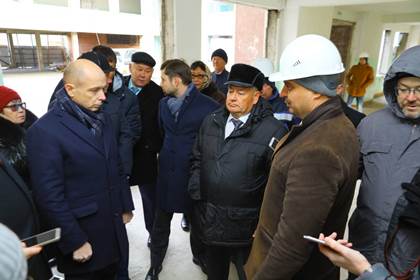 Сергей Сокол поручил взять на парламентский контроль капитальный ремонт школы №2 в Усть-Ордынском