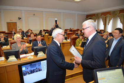 В Заксобрании Приангарья наградили победителей конкурса на лучшую работу муниципальных дум