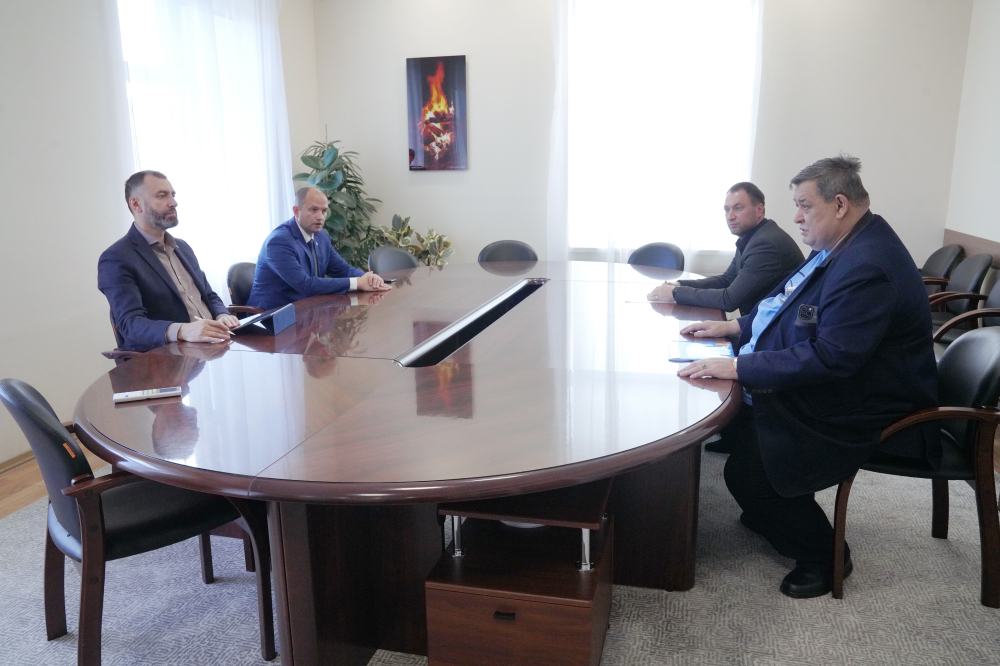 Вопросы социально-экономического развития Саянска обсудил спикер ЗС Александр Ведерников с мэром Олегом Боровским