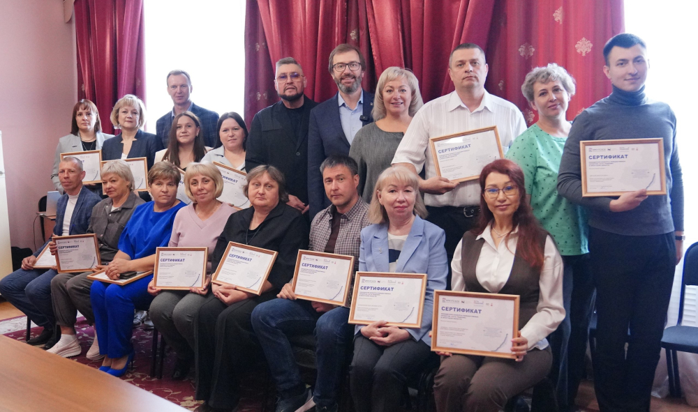 Сертификаты на реализацию инициативных проектов вручили жителям Черемхово депутаты ЗС 