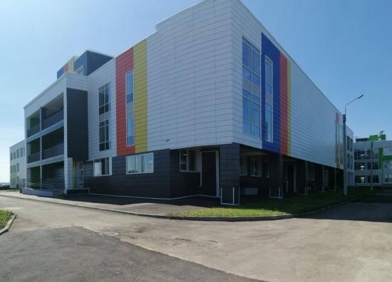 Кузьма Алдаров оценил новую школу в Баяндае, которая стала самой большой в Усть-Ордынском округе