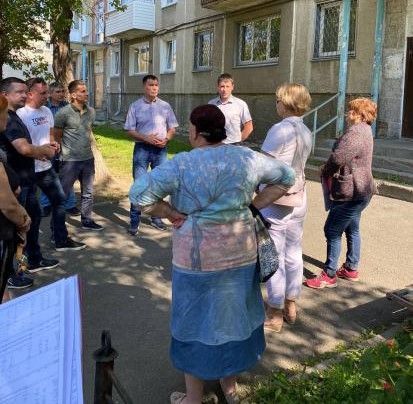 Евгений Сарсенбаев способствовал началу капремонта дома в Ангарске и корректировки проекта работ