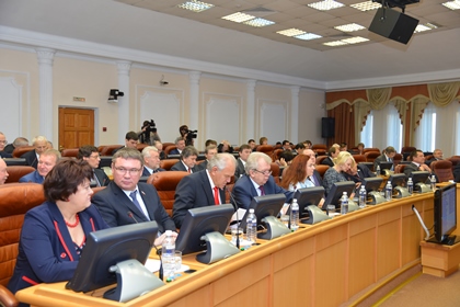 Четыре депутатских обращения признаны запросами на 47-й сессии