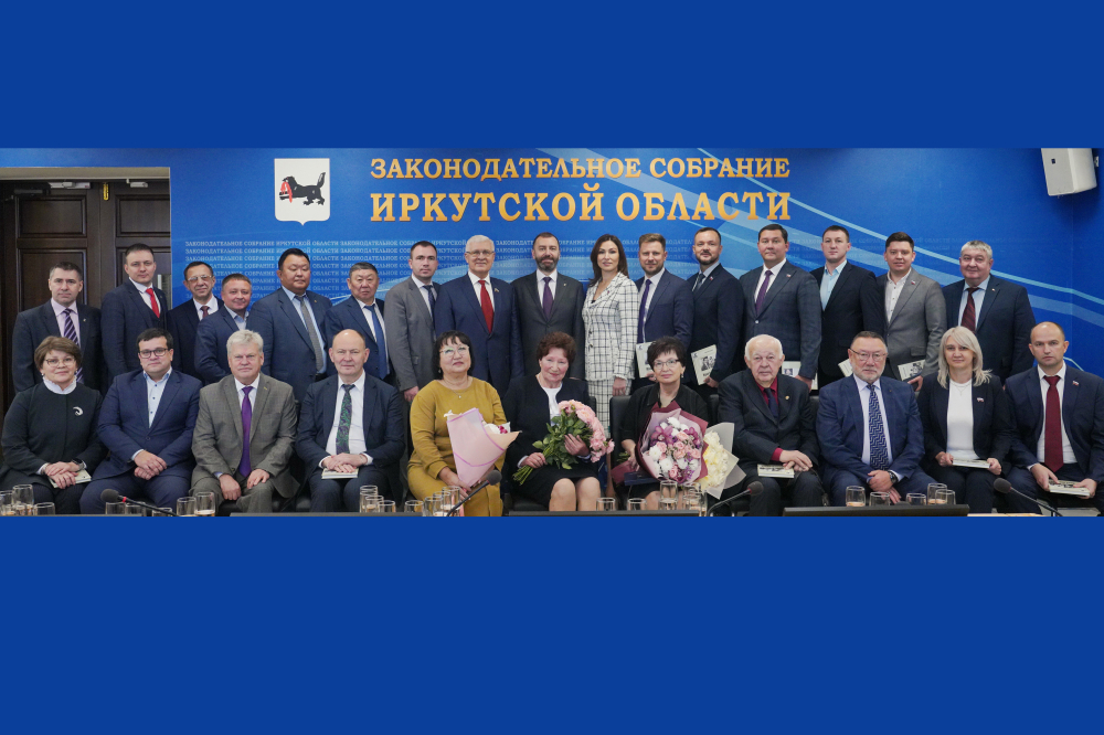 Почетный знак Юрия Ножикова «Признание» вручил Александр Ведерников в Заксобрании