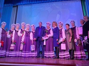 Галина Кудрявцева поздравила народный вокальный ансамбль «Радуга» с 20-летием