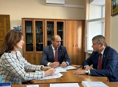 Вопросы строительства, капремонтов и развития инфраструктуры Нижнеудинского и Братского районов обсудили депутаты ЗС с местными властями