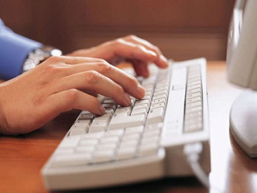 Интернет-приёмную открыл для избирателей Артем Лобков 