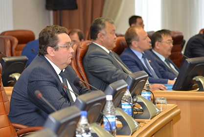 Блок законопроектов в сфере госстроительства рассмотрен на 26-й сессии Заксобрания