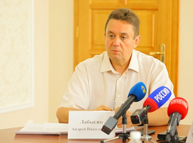 Основные итоги работы комитета по здравоохранению и социальной защите ЗС за пять лет подвел Андрей Лабыгин